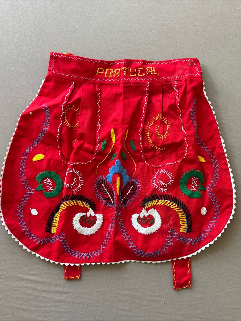 vintage handmade portuguese embroidered Avental half apron